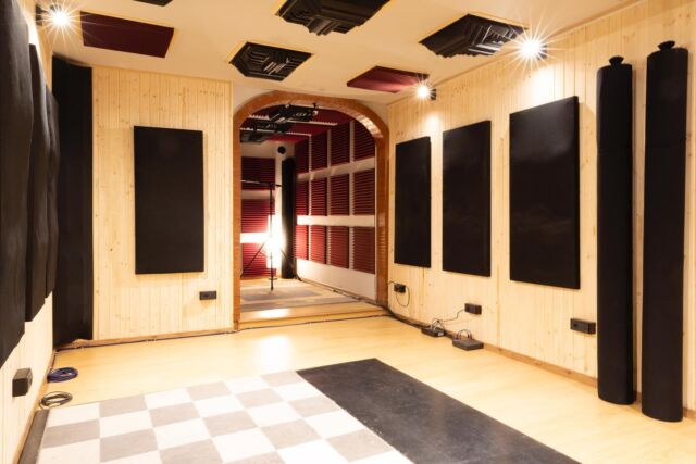 The Grid Europe - Recording RoomCheck the link in bio to visit our new website 🔥📸: @lamartiph#thegrideurope #thegridproductions #thegridmtl #recordingstudio