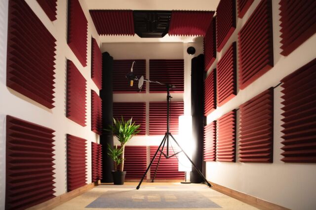 The Grid Europe - Vocal BoothCheck the link in bio to visit our new website 🔥📸: @lamartiph#thegrideurope #thegridproductions #thegridmtl #recordingstudio