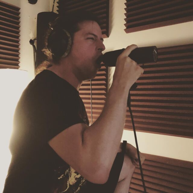 Vocals done with #feardisease 🦖
.
.
.
#thegrideurope #vocalsrecording #recordingstudio #shure #screaming #growling #beyerdynamic